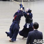 次鋒戦、明治大・福田がタイミングよく出ばなメンを決めて一本勝ち。中堅から大将まで引き分けとなった。